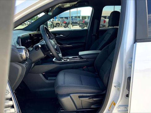 Used 2026 Chevrolet Equinox LT FWD image 7