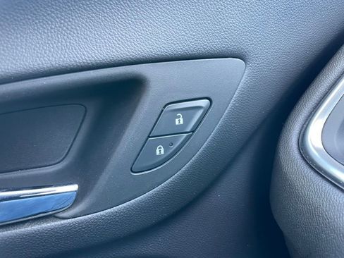 Used 2024 Chevrolet Equinox LT AWD/4WD image 23