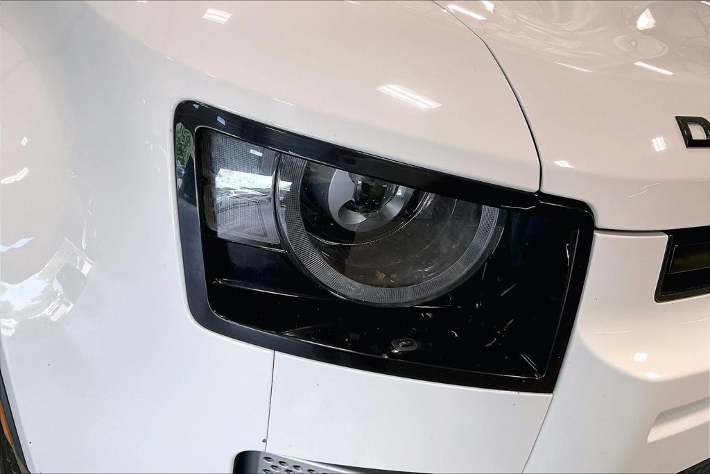Certified 2025 Land Rover Defender 110 S AWD/4WD image 33