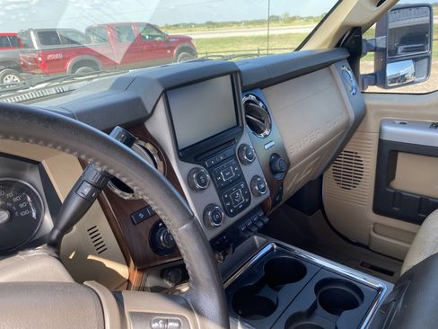 Used 2013 Ford F250 Lariat w/ Lariat Interior Pkg image 14
