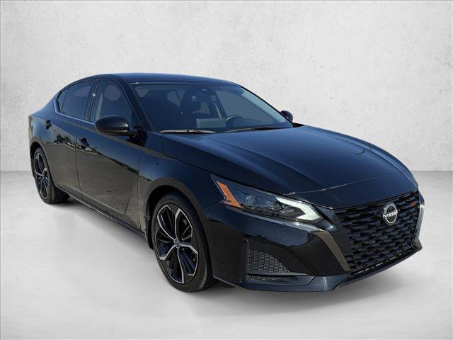Used 2024 Nissan Altima 2.5 SR w/ SR Premium Package FWD image 3