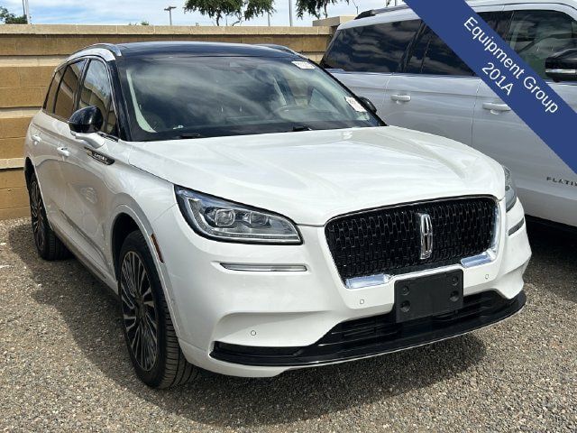 Used 2022 Lincoln Corsair Reserve w/ Equipment Group 201A AWD/4WD image 4