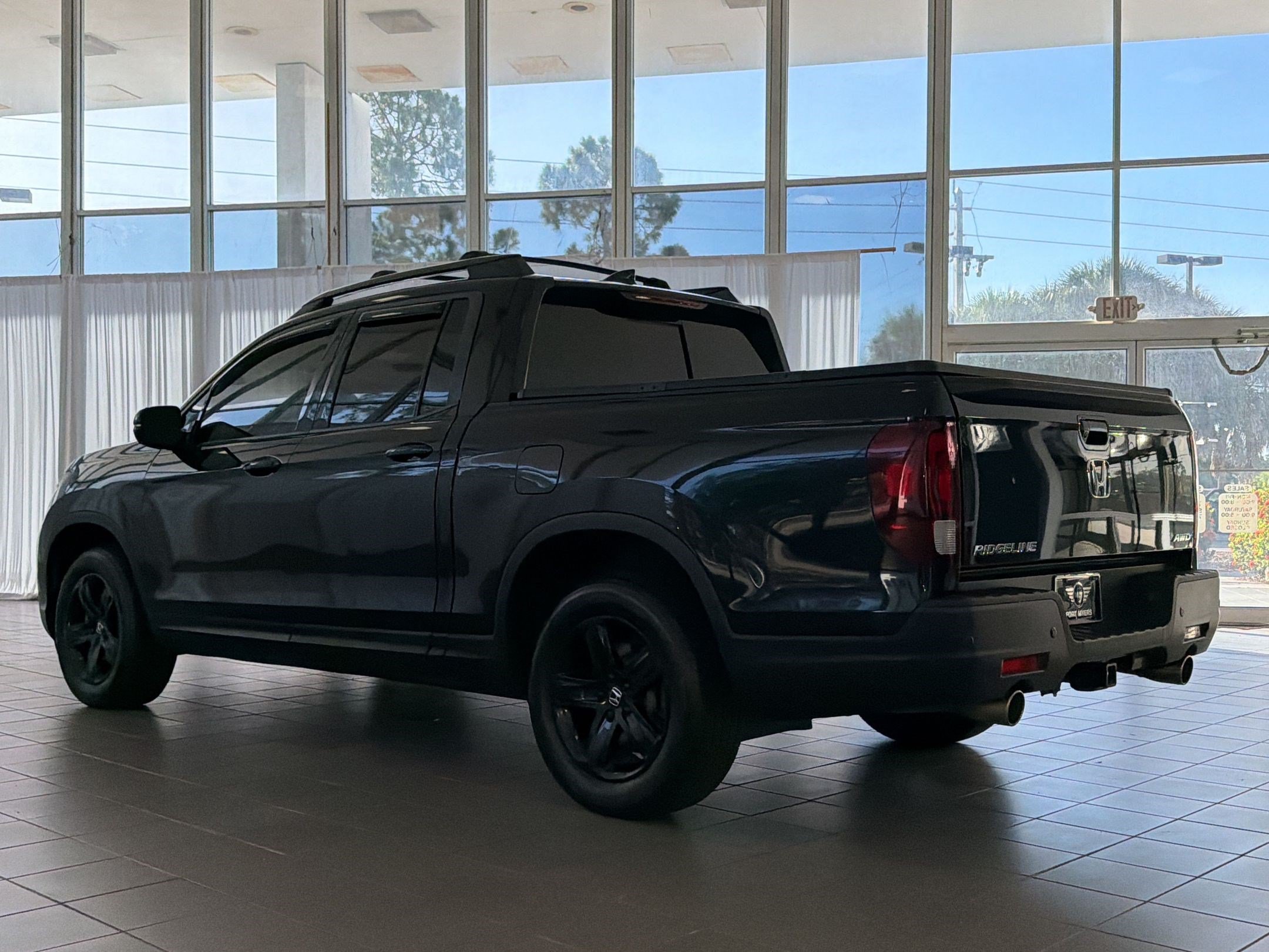Used 2023 Honda Ridgeline Black Edition image 3
