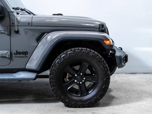 Used 2019 Jeep Wrangler Unlimited Sahara AWD/4WD image 12