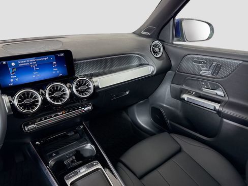 Used 2024 Mercedes-Benz GLB 250 4MATIC image 23