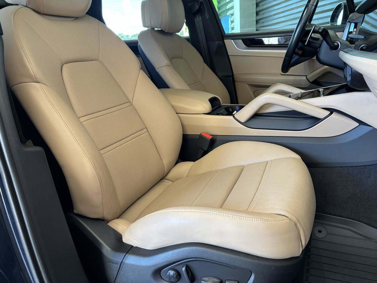 Used 2024 Porsche Cayenne S AWD/4WD image 27