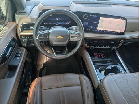 Used 2025 Chevrolet Suburban High Country AWD/4WD image 10