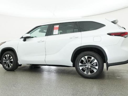 New 2026 Toyota Highlander XLE image 11
