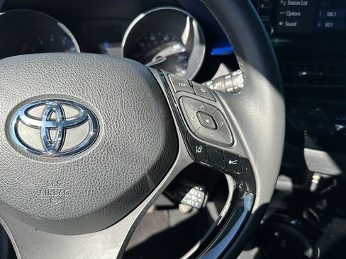 Used 2021 Toyota C-HR XLE image 19