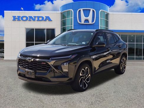 Used 2024 Chevrolet Trax RS FWD image 4