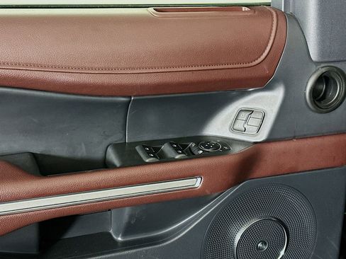 Used 2024 Ford Expedition Limited image 15