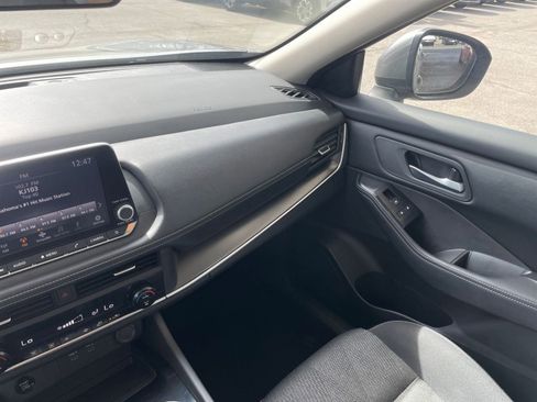 Used 2025 Nissan Rogue SV image 37