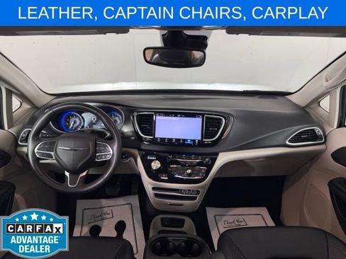 Used 2024 Chrysler Pacifica Touring-L FWD image 30