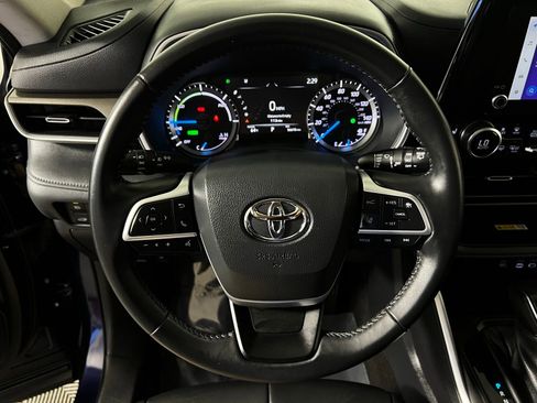 Used 2023 Toyota Highlander XLE image 15