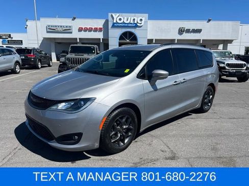 Used 2018 Chrysler Pacifica Touring-L Plus w/ Advanced Safetytec Group FWD image 1