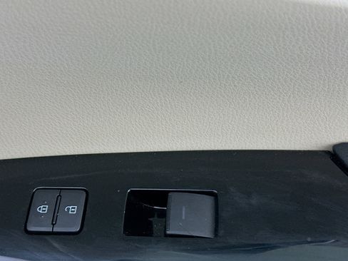 Used 2021 Toyota Prius XLE image 28