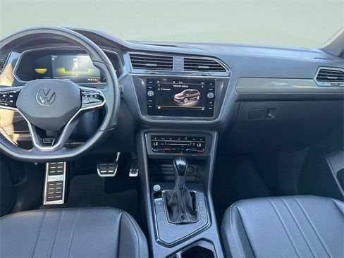 Used 2023 Volkswagen Tiguan SE R-Line image 9
