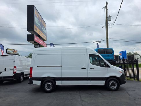 Used 2022 Mercedes-Benz Sprinter 2500 image 3