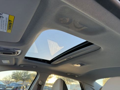 Used 2025 Hyundai Elantra Limited image 30