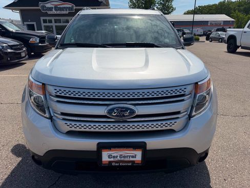 Used 2014 Ford Explorer XLT w/ Equipment Group 202A AWD/4WD image 8