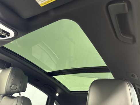 Certified 2025 Porsche Macan image 15