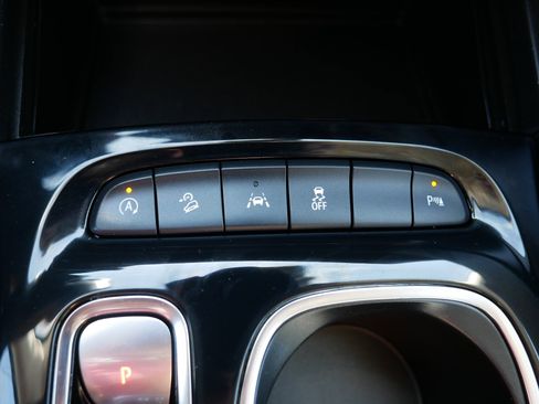 Used 2023 Buick Envision Essence AWD/4WD image 32