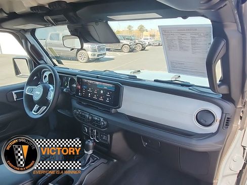 Used 2025 Jeep Wrangler Sahara 4xe image 31