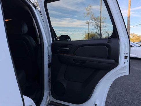 Used 2008 GMC Yukon SLT w/ SLT Preferred Equipment Group image 35