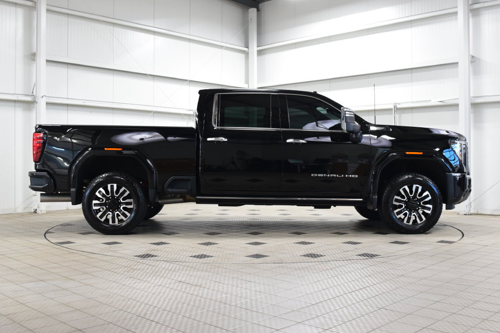 Used 2024 GMC Sierra 2500 Denali Ultimate AWD/4WD image 13