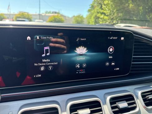 Used 2023 Mercedes-Benz GLE 450 4MATIC w/ AMG Line Exterior image 26