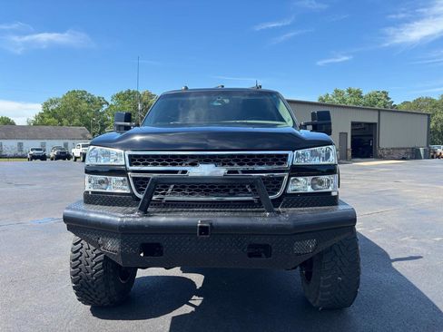 Used 2004 Chevrolet Silverado 2500 LT AWD/4WD image 4