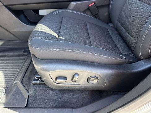 Used 2025 Chevrolet Traverse LT w/ Sun and Wheel Package image 11