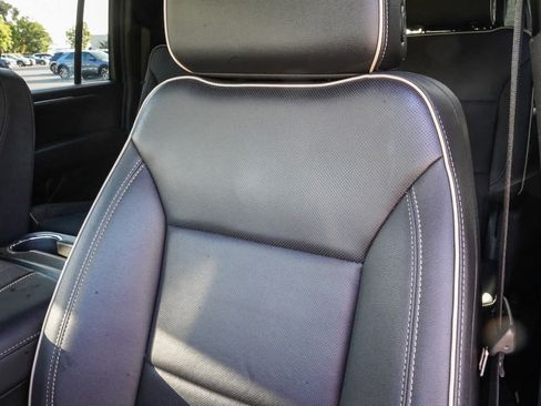 Used 2025 Chevrolet Suburban Premier AWD/4WD image 21