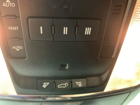 Used 2020 Jeep Grand Cherokee Limited AWD/4WD image 23