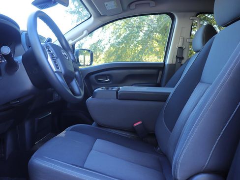 Used 2023 Nissan Titan SV image 13