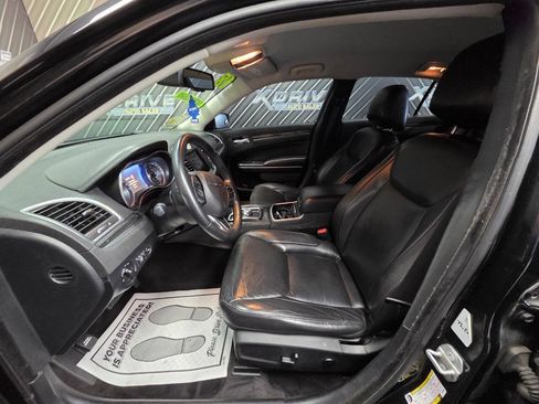 Used 2018 Chrysler 300 Touring L AWD/4WD image 19