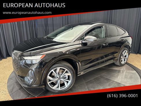 Used 2024 Audi Q4 e-tron Premium w/ Convenience Package image 2