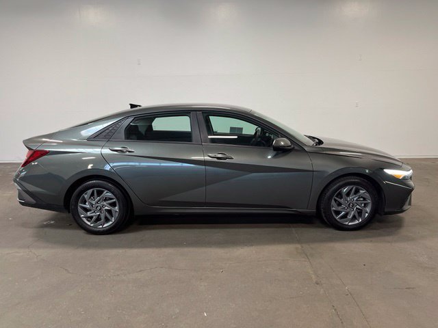 Used 2024 Hyundai Elantra SEL FWD image 2
