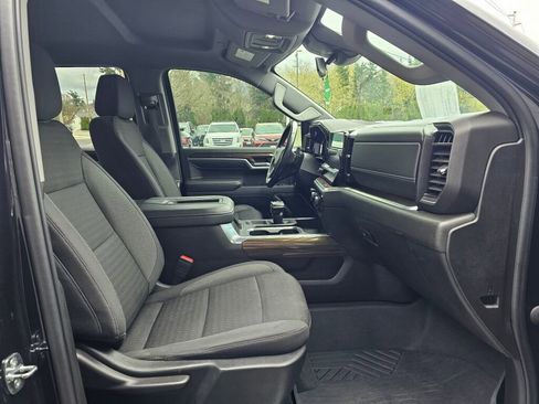 Used 2022 Chevrolet Silverado 1500 RST AWD/4WD image 9
