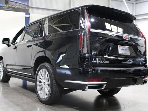 Used 2023 Cadillac Escalade ESV Premium Luxury w/ Performance Package AWD/4WD image 10