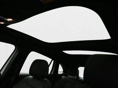 New 2025 Mercedes-Benz GLA 35 AMG 4MATIC image 17