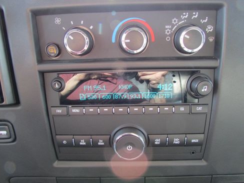 Used 2025 Chevrolet Express 2500 Extended w/ Communications Package image 18