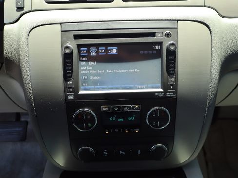 Used 2013 Chevrolet Avalanche LT AWD/4WD image 28
