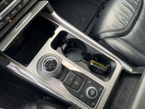 Certified 2020 Ford Explorer Platinum w/ Premium Technology Package image 39