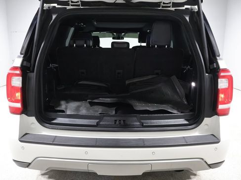 Used 2020 Ford Expedition XLT w/ Equipment Group 202A AWD/4WD image 22