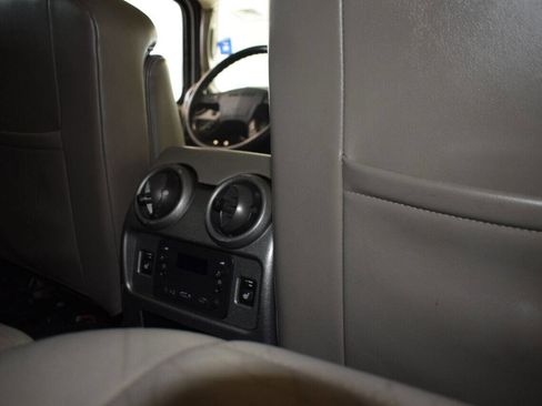 Used 2003 HUMMER H2 w/ Preferred Equipment Group image 44