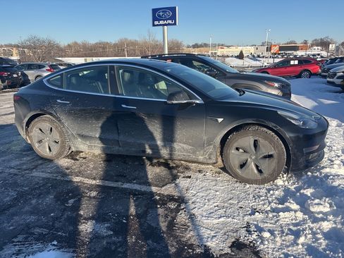 Used 2019 Tesla Model 3 Standard Range Plus image 5