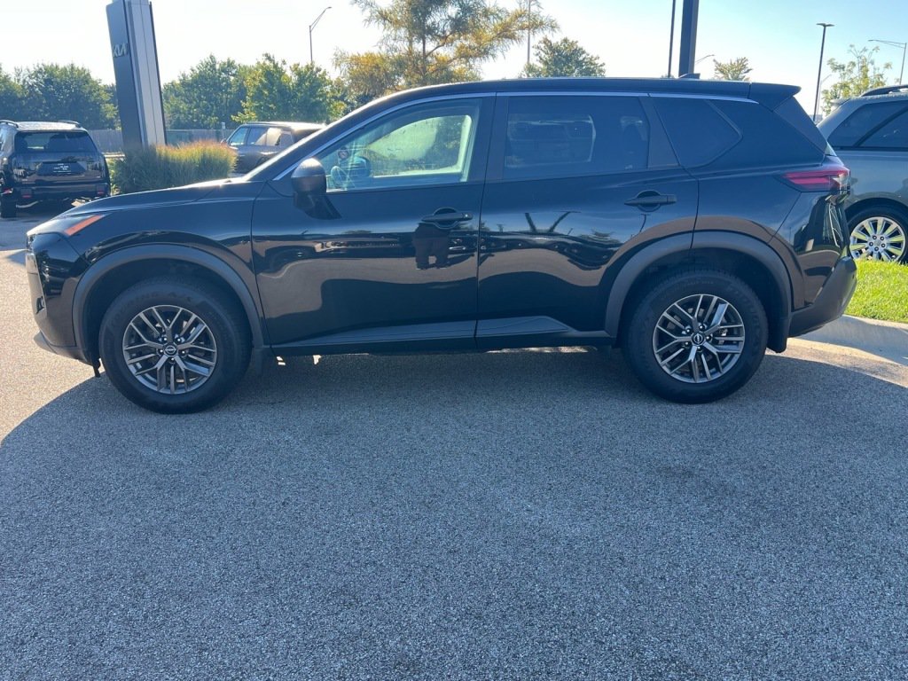 Used 2022 Nissan Rogue S AWD/4WD image 3