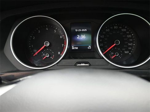Used 2021 Volkswagen Tiguan SE R-Line w/ 3-Row Tiguan MDO Package image 10