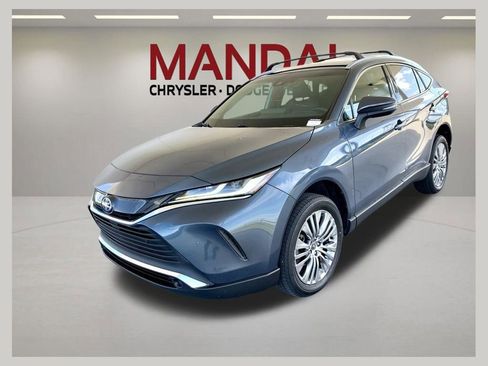Used 2022 Toyota Venza XLE AWD/4WD image 1